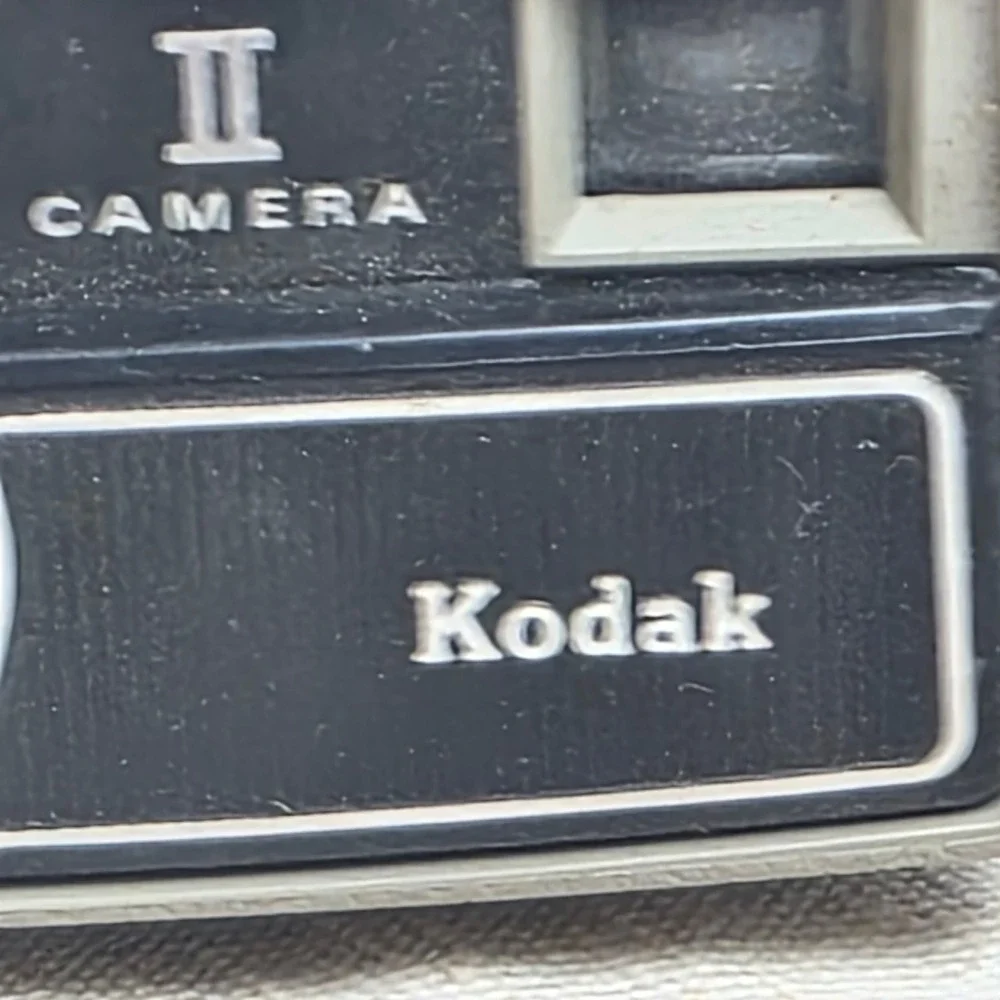 Vintage 60s Kodak Hawkeye Instamatic II 126 Film Camera Tan Black‎